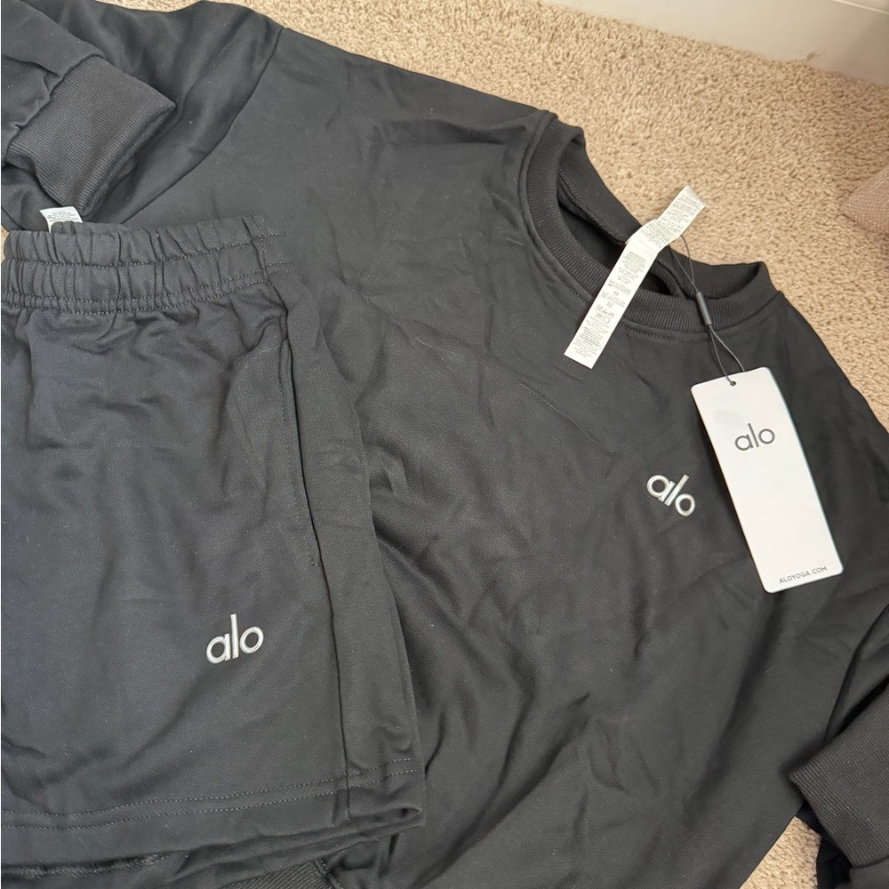 ALO Yoga Black Sweatshirt Short Set with Logo - Picture 3 of 3